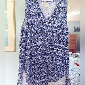 T.La Blue and White Patterned Tunic top